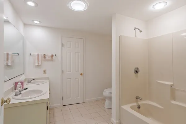 $500,000 | 4004 Brompton Circle, Unit 4004, Worcester, MA 01609