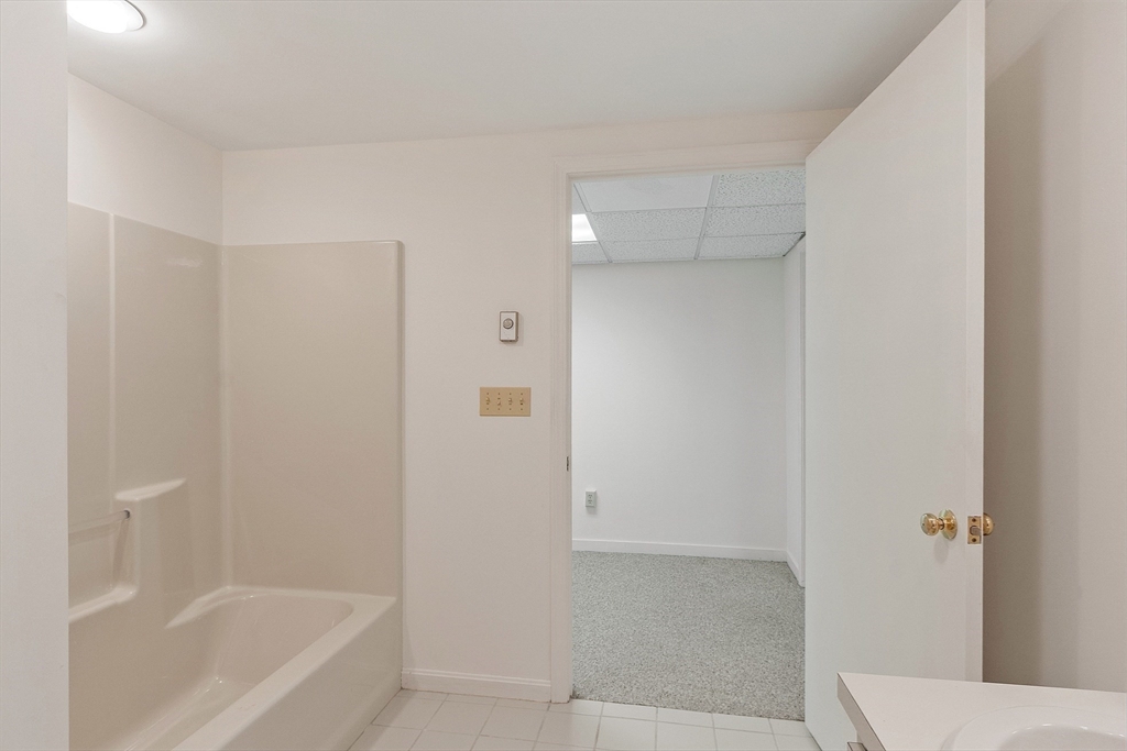 4004 Brompton Circle, Unit 4004 Worcester, MA 01609 - Photo 32 of 36