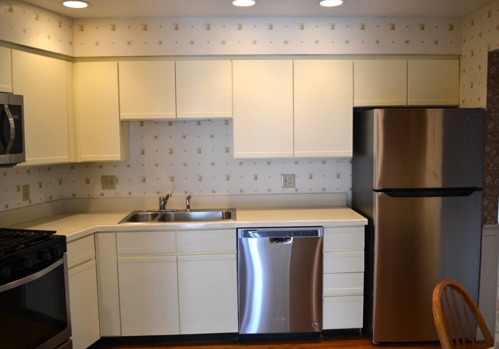 4004 Brompton Circle, Unit 4004 Worcester, MA 01609 - Photo 8 of 36 a kitchen with a sink a refrigerator and a stove