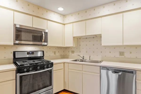 $500,000 | 4004 Brompton Circle, Unit 4004, Worcester, MA 01609