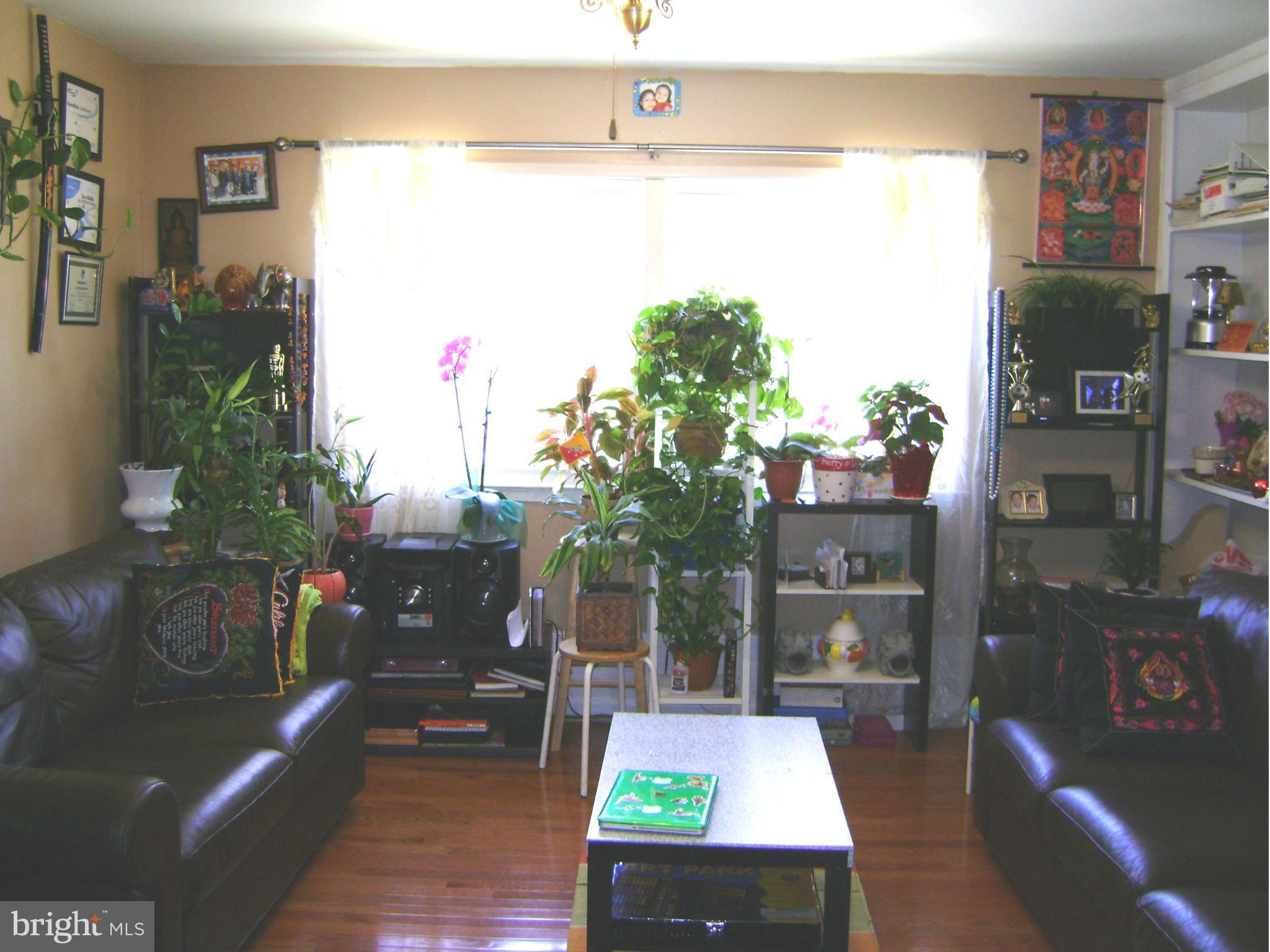 4309 Granby Road Woodbridge, VA 22193 - Photo 13 of 22 Living Room Upper Level