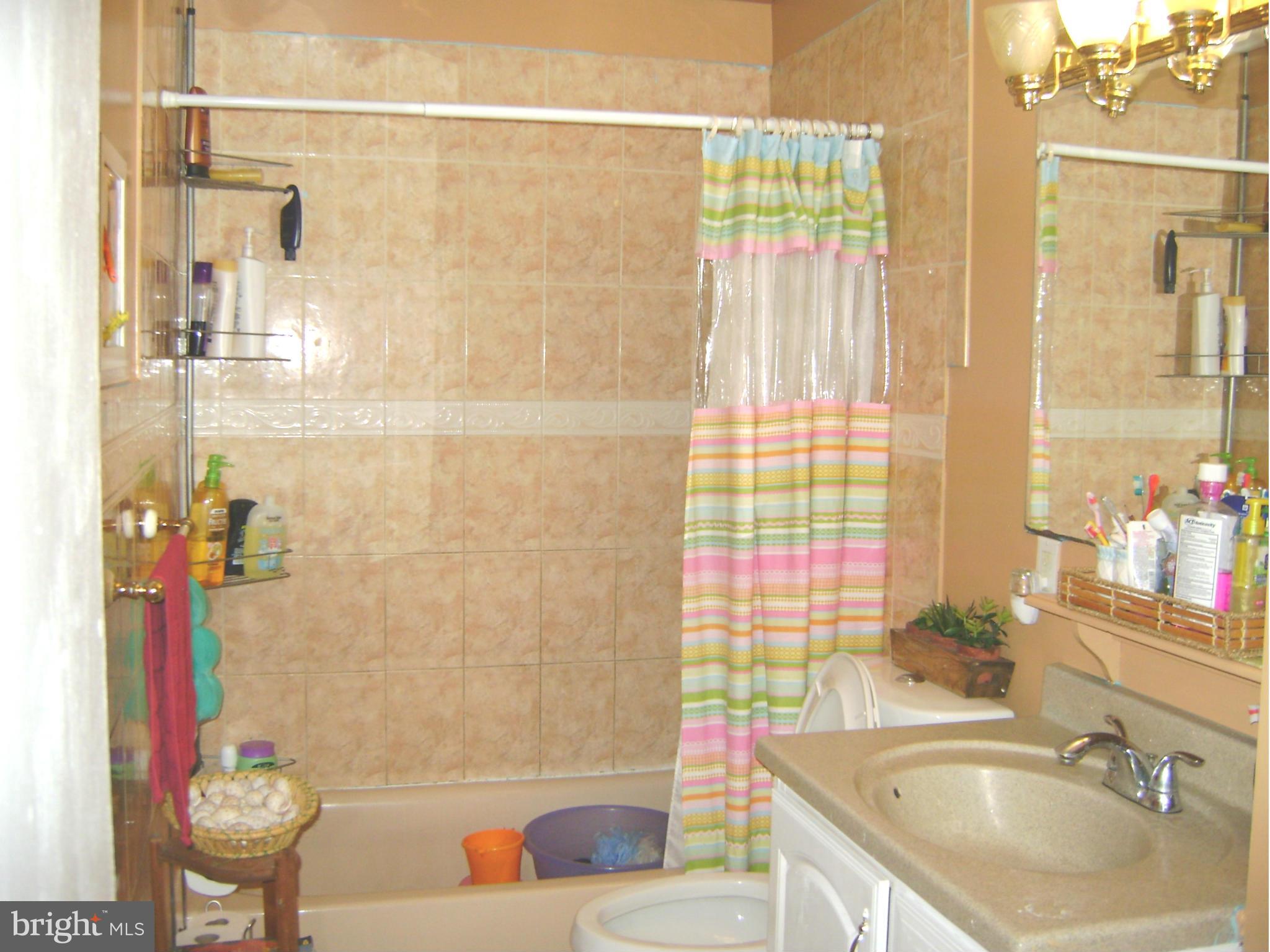 4309 Granby Road Woodbridge, VA 22193 - Photo 15 of 22 Upper Level Bath