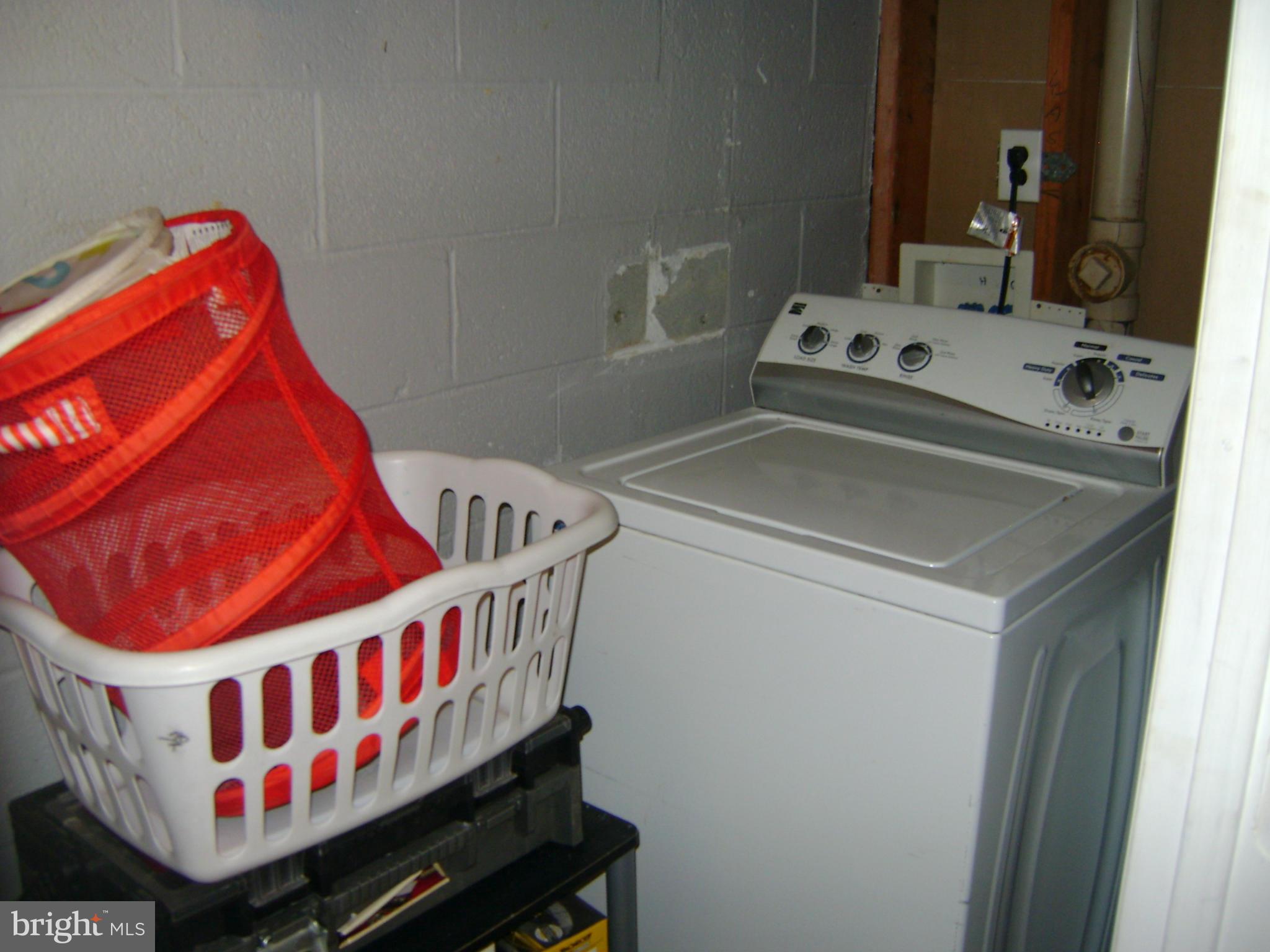 4309 Granby Road Woodbridge, VA 22193 - Photo 10 of 22 Laundry room Main level