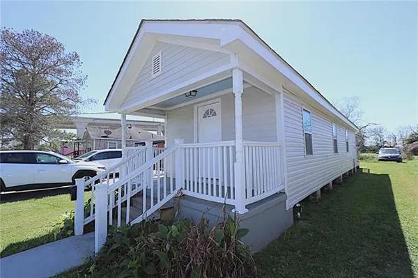 $1,200 | 806 Estalote Avenue, Harvey, LA 70058