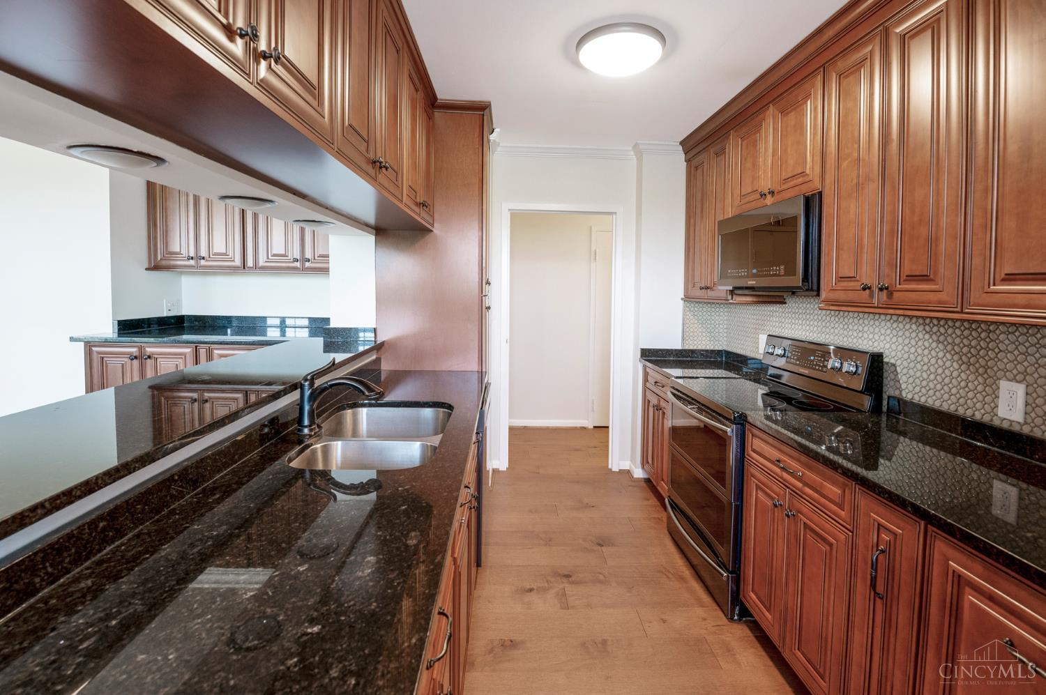 2444 Madison Road, Unit 708 Cincinnati, OH 45208 - Photo 17 of 43 Gallery Image 17