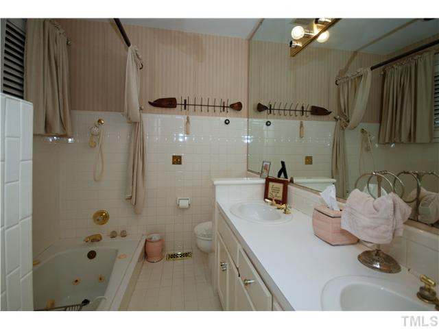 600 Latham Way Raleigh, NC 27604 - Photo 12 of 25 Master Bath/Spa