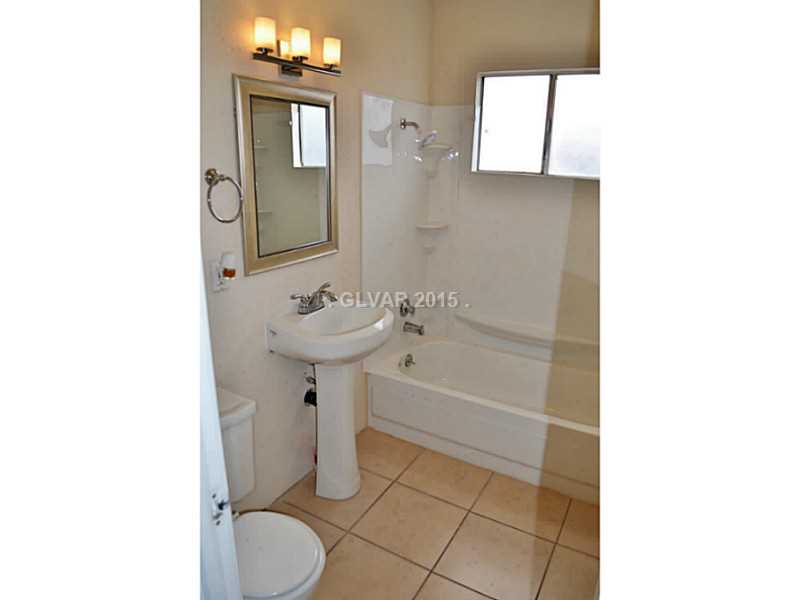 2520 Rialto Road Las Vegas, NV 89108 - Photo 19 of 35 Bathroom. Full Bathroom