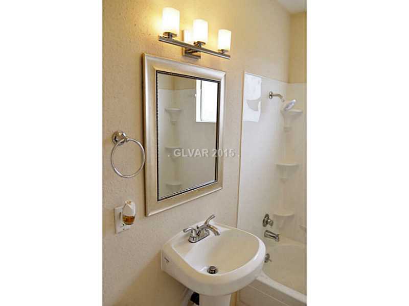 2520 Rialto Road Las Vegas, NV 89108 - Photo 20 of 35 Bathroom. Full Bathroom