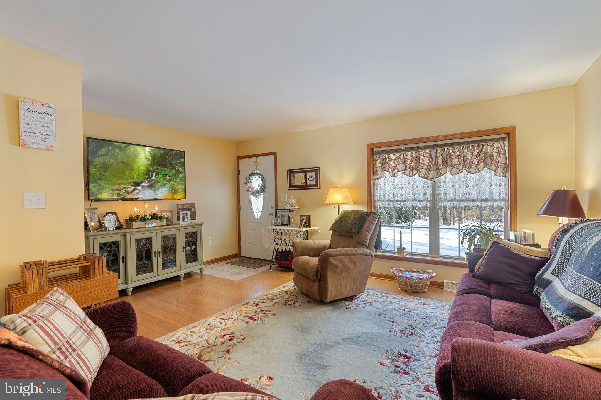 122 Lutz Road Boyertown, PA 19512 - Photo 2 of 39 Living room