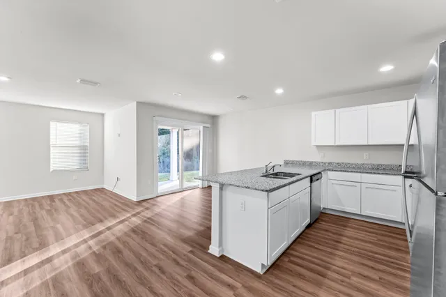 $2,400 | 698 Whispering Creek Avenue, Freeport, FL 32439