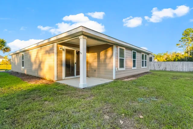 $2,400 | 698 Whispering Creek Avenue, Freeport, FL 32439