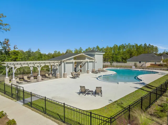 $2,400 | 698 Whispering Creek Avenue, Freeport, FL 32439