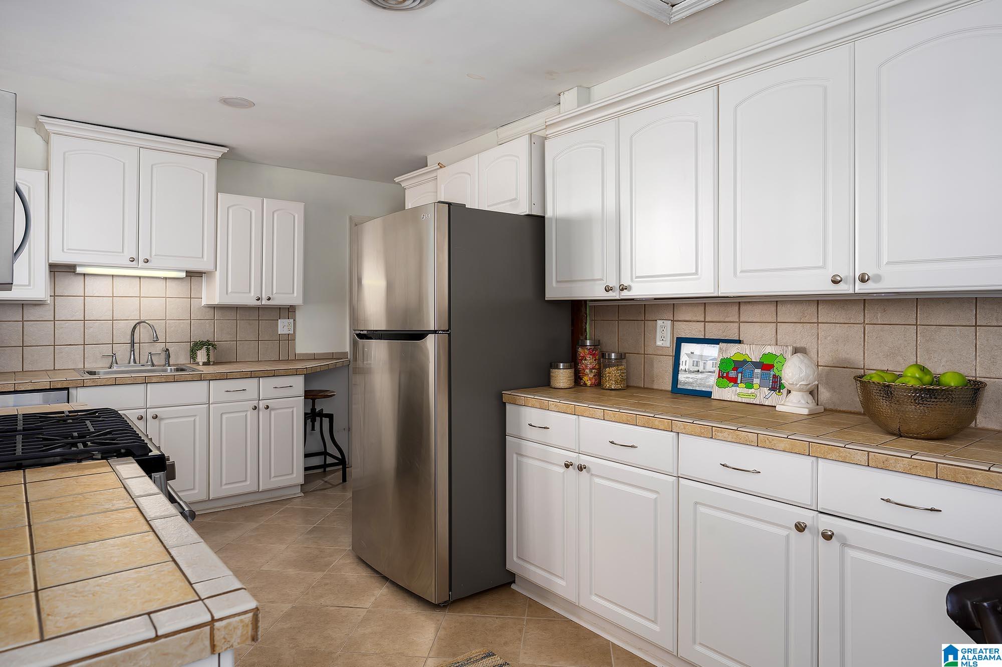 612 Strathmore Road Birmingham, AL 35213 - Photo 15 of 34