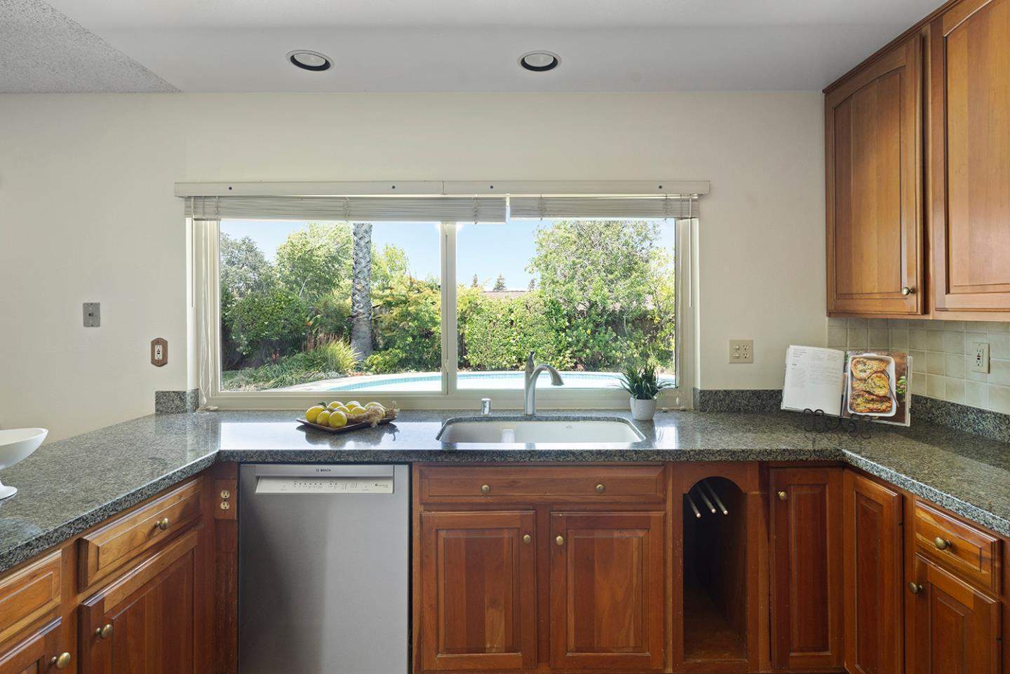 5575 Vía Ensenada Concord, CA 94521 - Photo 23 of 66