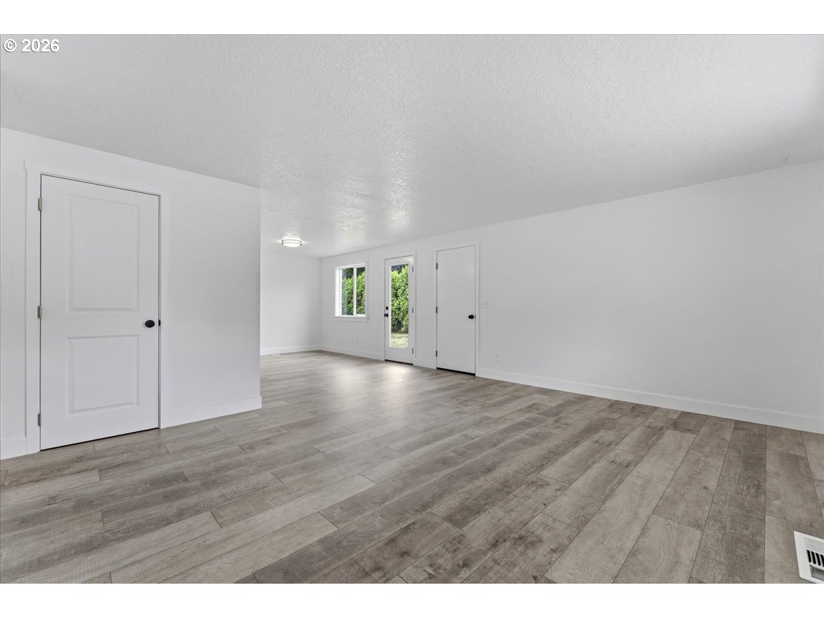 8970 Southwest Reiling Street Portland, OR 97224 - Photo 11 of 30