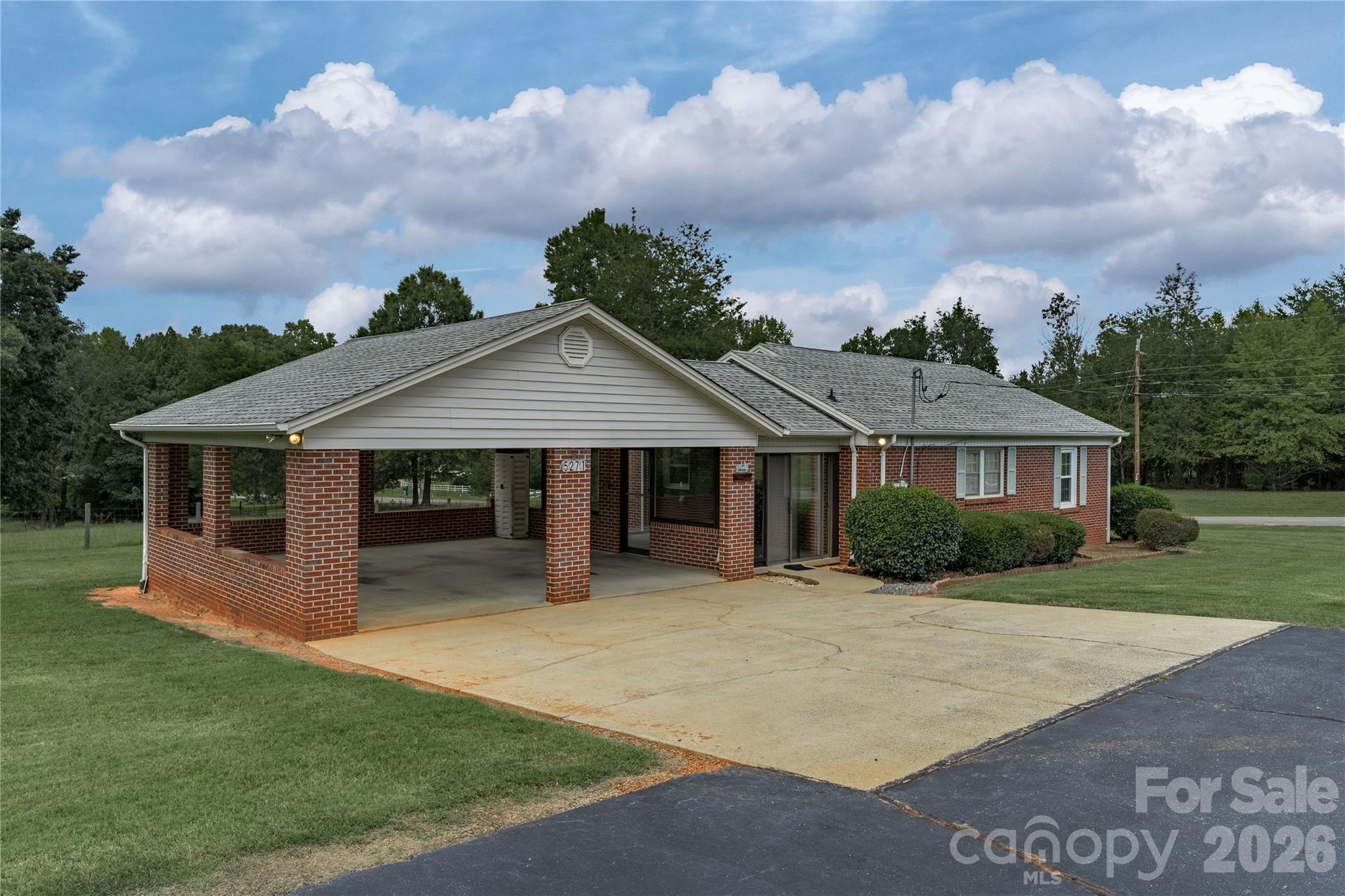 5271 Harris Farm Road Hickory, NC 28602 - Photo 6 of 41 Gallery Image 6
