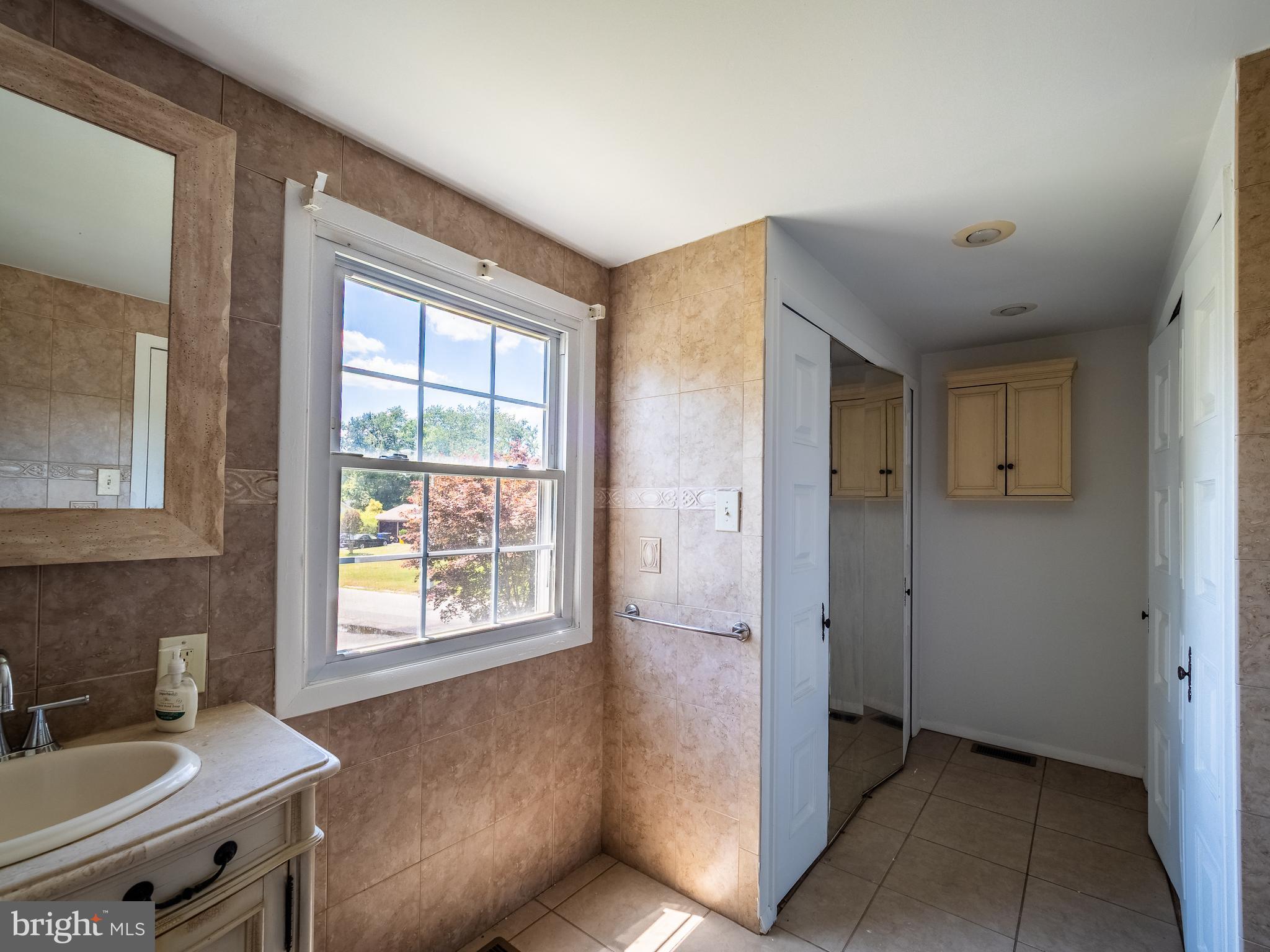 33 Timber Lane Willingboro, NJ 08046 - Photo 28 of 31 a workspace with a window