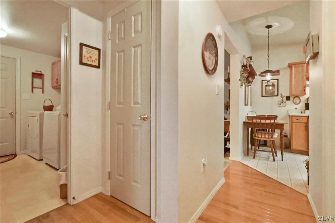 18 Abbey Road Easton, PA 18040 - Photo 6 of 30 a view of living room