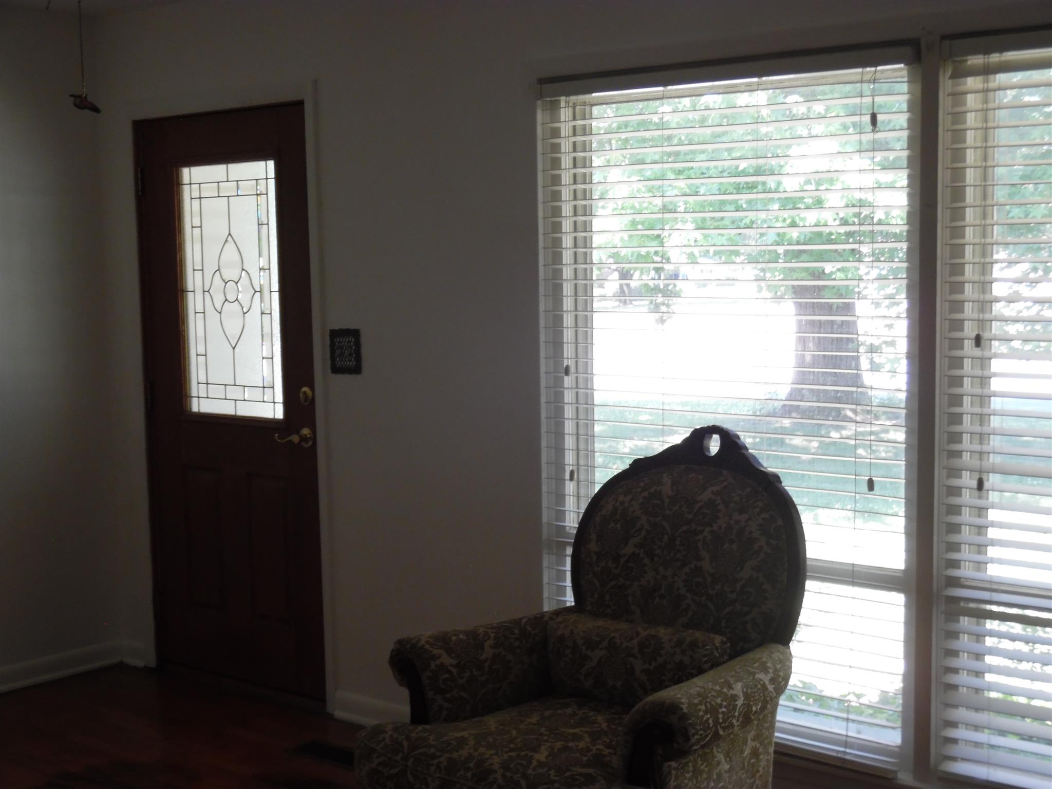 1004 Springer Road Lawrenceburg, TN 38464 - Photo 18 of 20 FRONT DOOR IN LIVING