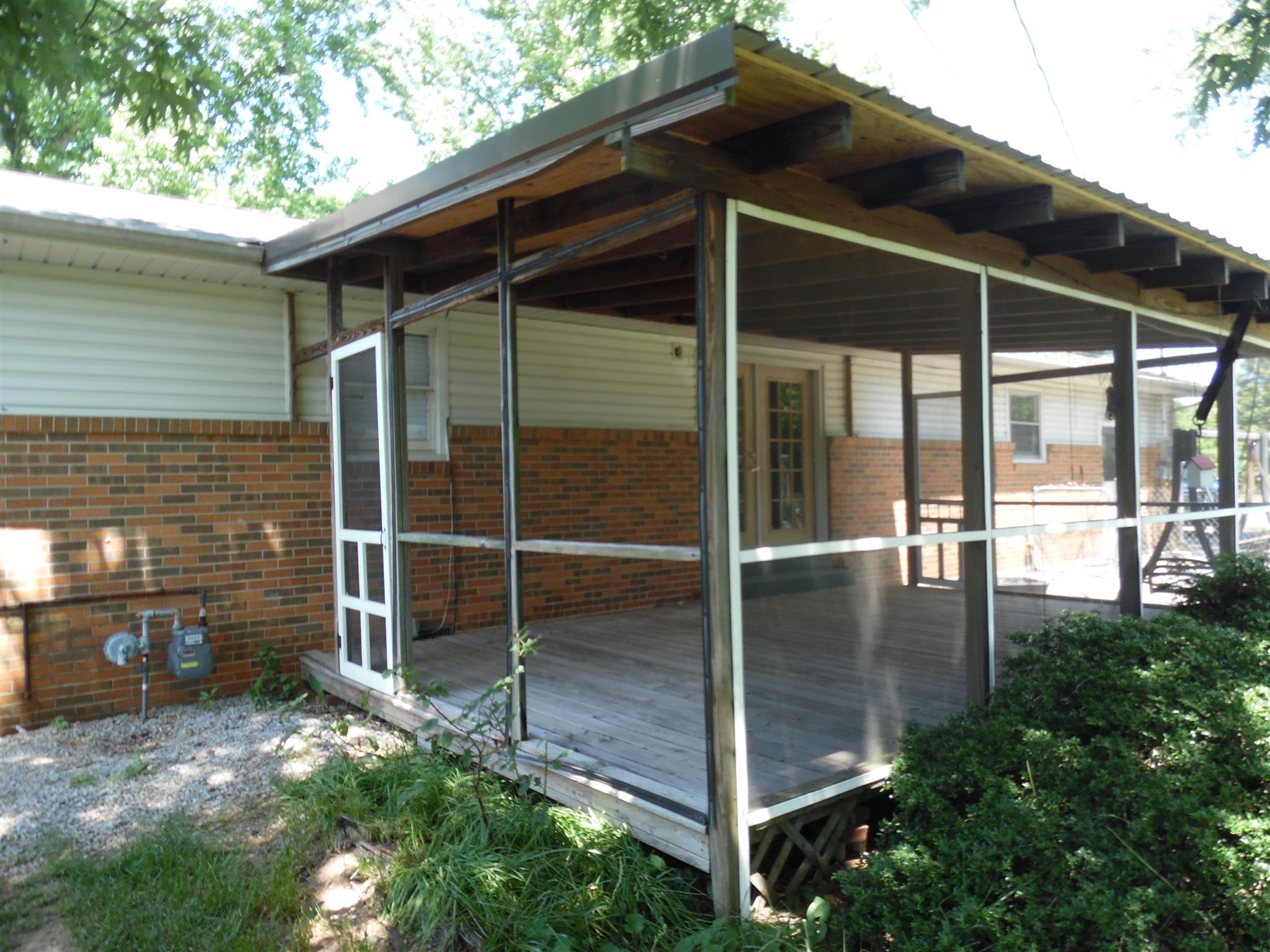 1004 Springer Road Lawrenceburg, TN 38464 - Photo 20 of 20 BACK PORCH
