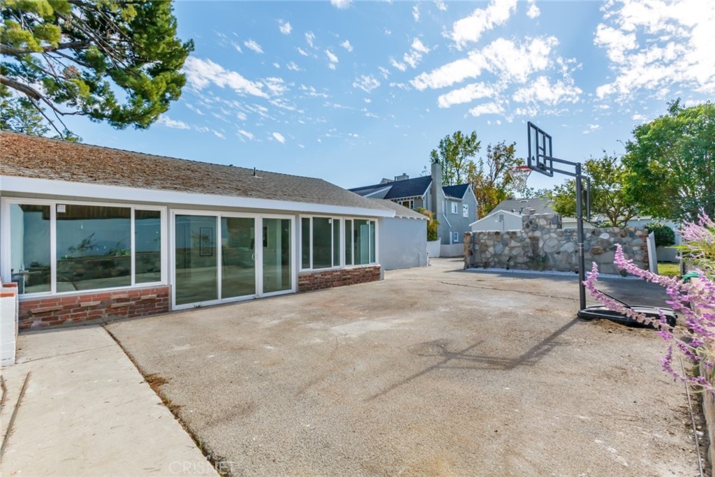 2091 West Mountain Street Glendale, CA 91201 - Photo 53 of 60 a house view with a garden space