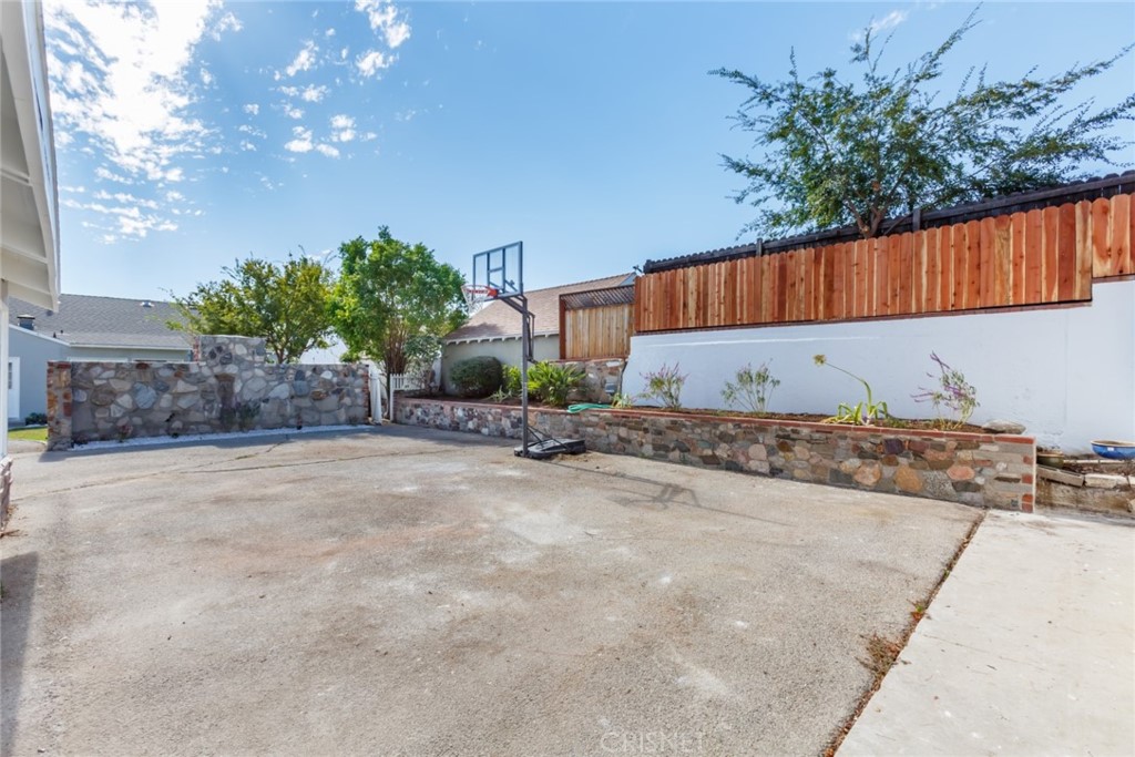 2091 West Mountain Street Glendale, CA 91201 - Photo 55 of 60 a view of a backyard
