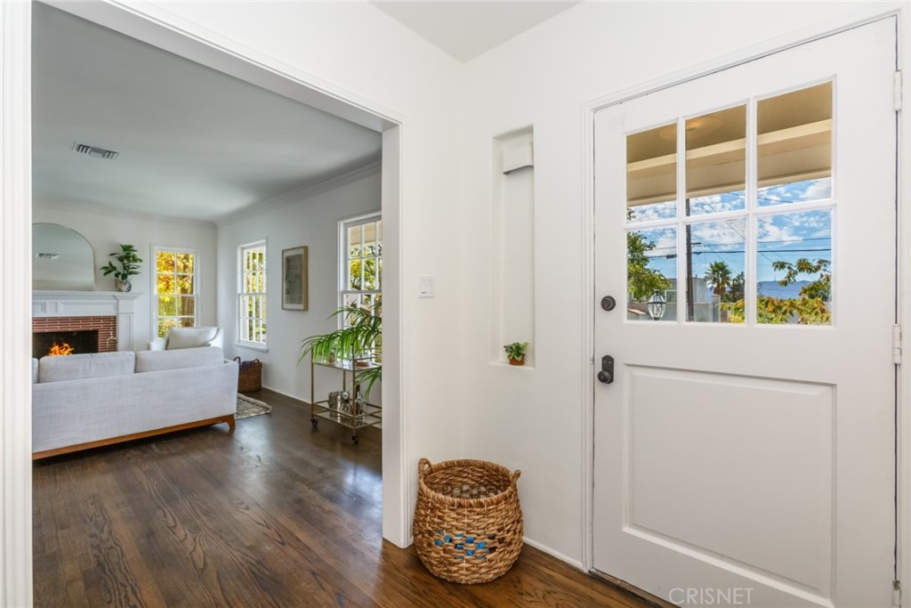 2091 West Mountain Street Glendale, CA 91201 - Photo 7 of 60 a hallway with wooden floor and furniture