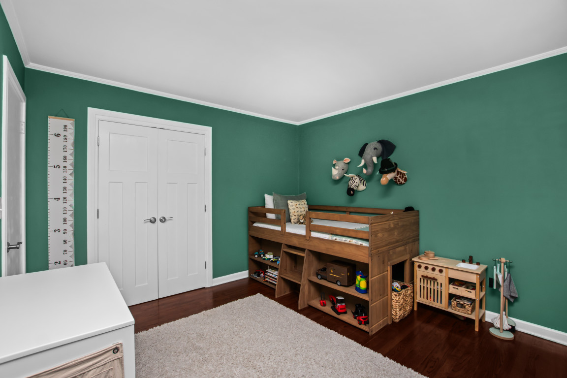 606 5th Street, Unit 606 Wilmette, IL 60091 - Photo 12 of 14 a room with furniture and a book shelf