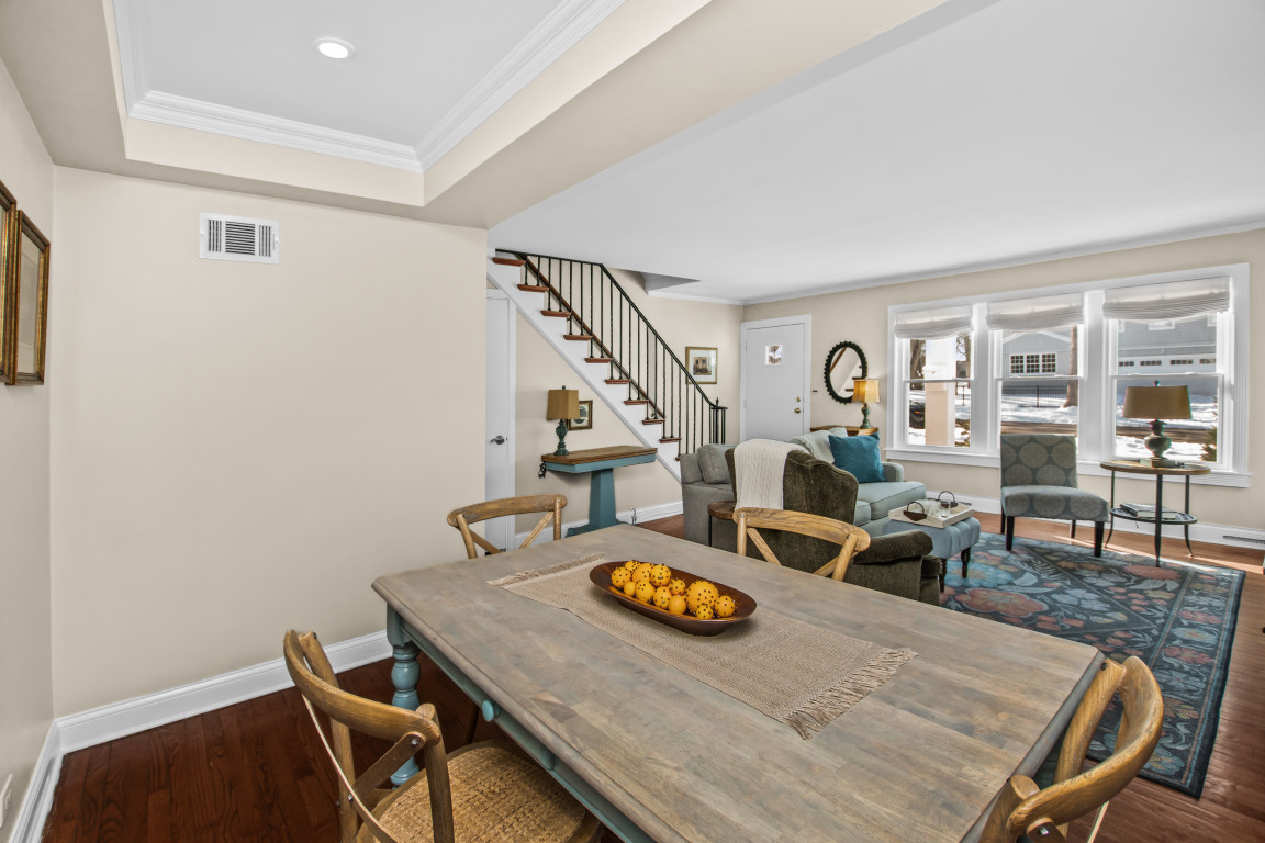 606 5th Street, Unit 606 Wilmette, IL 60091 - Photo 4 of 14 a view of a dining room with furniture and wooden floor