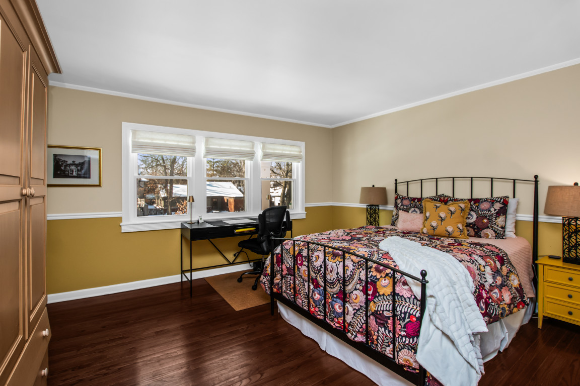 606 5th Street, Unit 606 Wilmette, IL 60091 - Photo 9 of 14 a bedroom with a bed and wooden floor