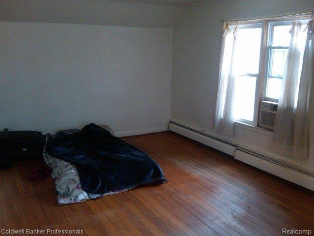 816 Academy Road Holly, MI 48442 - Photo 6 of 20 master bed - Academy IMG00520-20