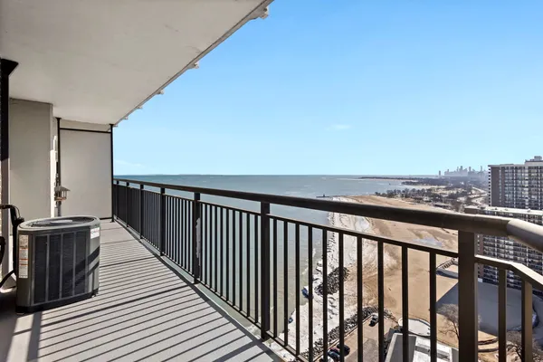 $379,000 | 6007 North Sheridan Road, Unit 23G, Chicago, IL 60660