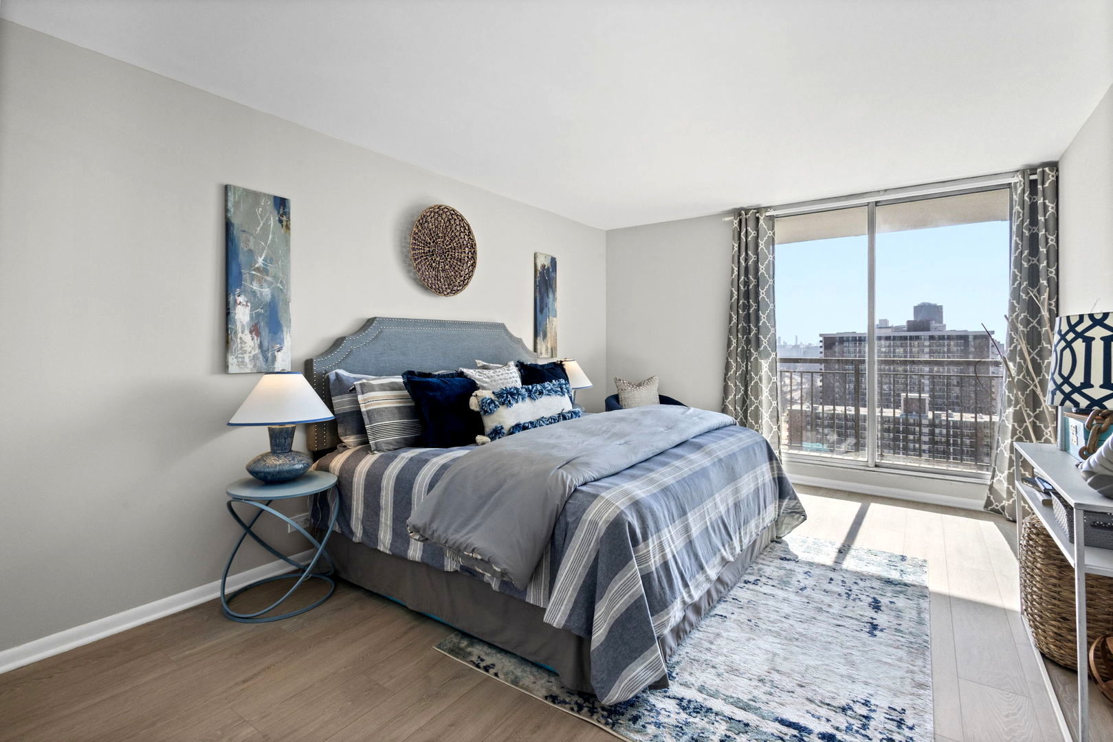 6007 North Sheridan Road, Unit 23G Chicago, IL 60660 - Photo 13 of 22 a bedroom with a bed and glass window