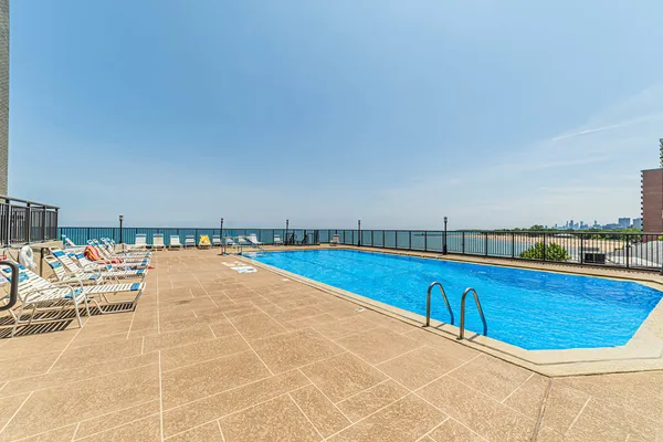 $379,000 | 6007 North Sheridan Road, Unit 23G, Chicago, IL 60660