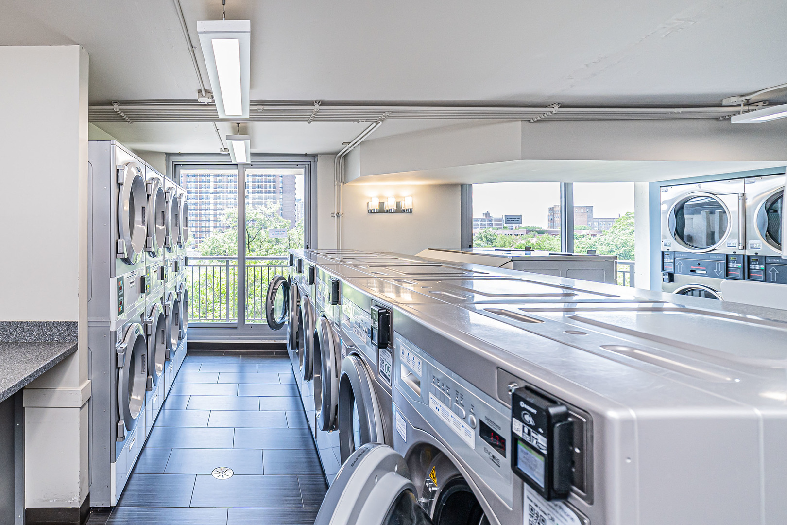 6007 North Sheridan Road, Unit 23G Chicago, IL 60660 - Photo 20 of 22 a view of a kitchen with a sink and a washer dryer