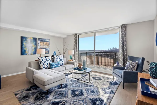 $379,000 | 6007 North Sheridan Road, Unit 23G, Chicago, IL 60660