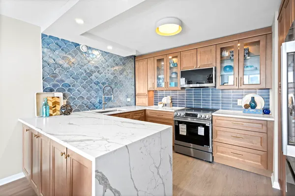 $379,000 | 6007 North Sheridan Road, Unit 23G, Chicago, IL 60660