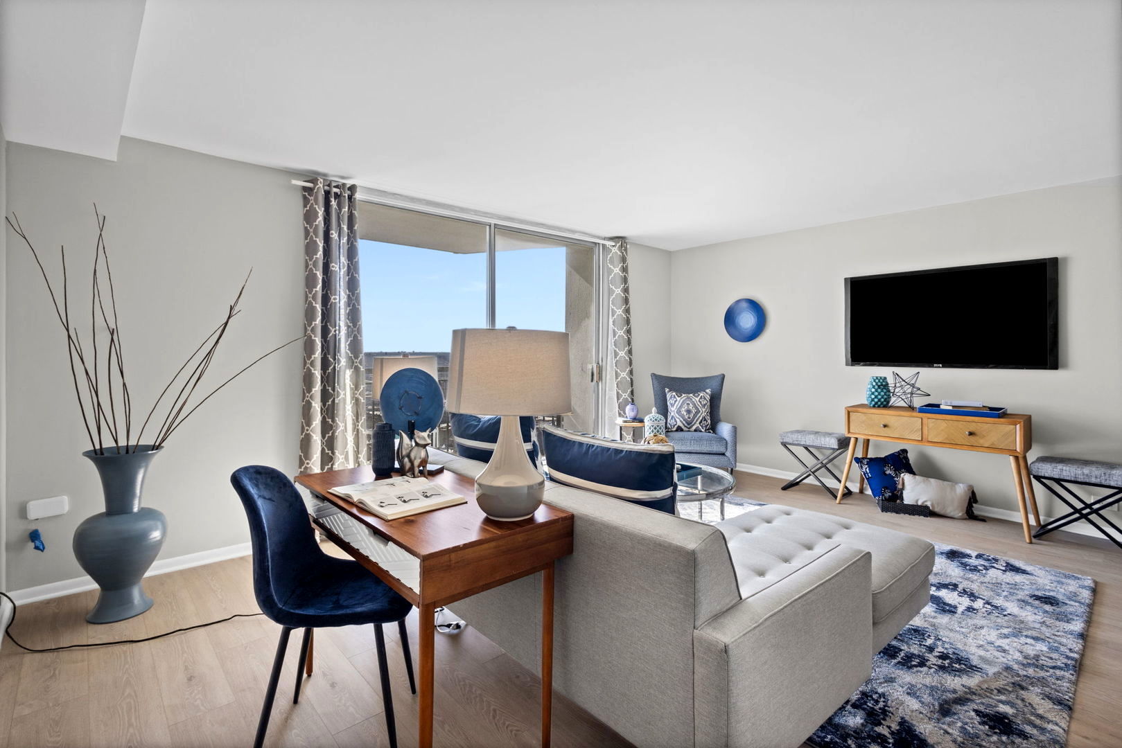 6007 North Sheridan Road, Unit 23G Chicago, IL 60660 - Photo 9 of 22 a living room with furniture and a flat screen tv