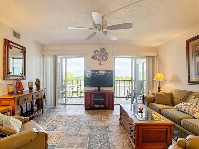 $1,900 | 19029 US Highway 19 North, Unit 9301, Clearwater, FL 33764