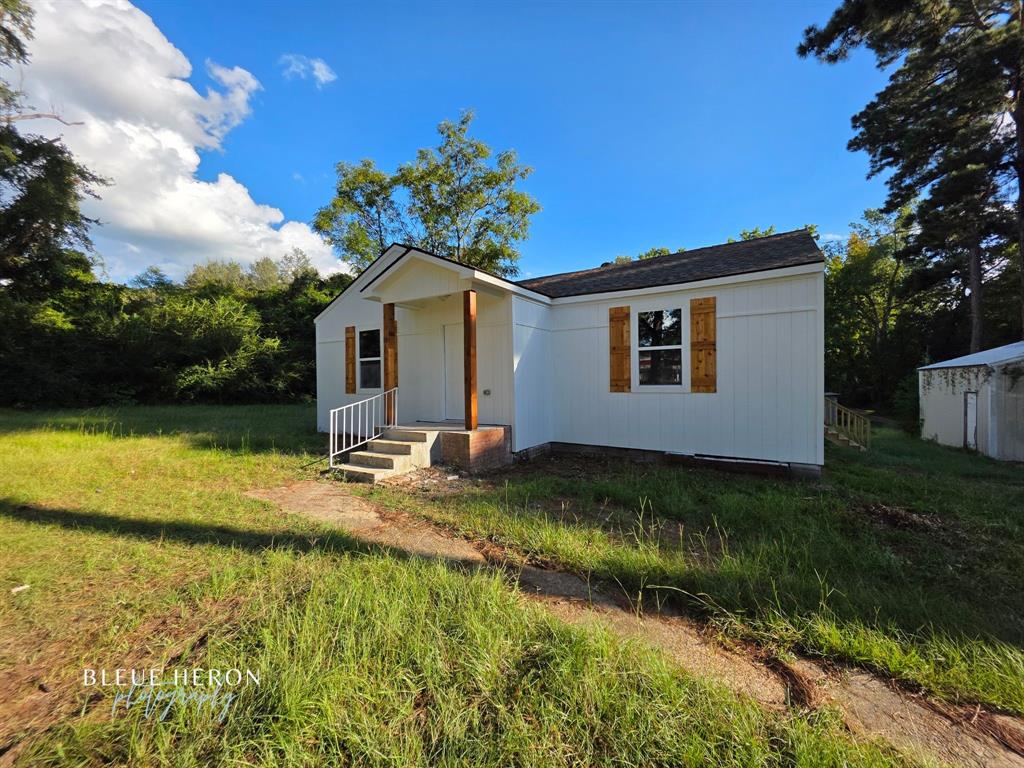 5497 Jefferson Paige Road Shreveport, LA 71119 - Photo 11 of 11 a view of a house with pool and garden