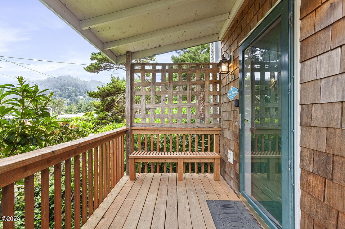 154 Shell Street Yachats, OR 97498 - Photo 3 of 57 Entry