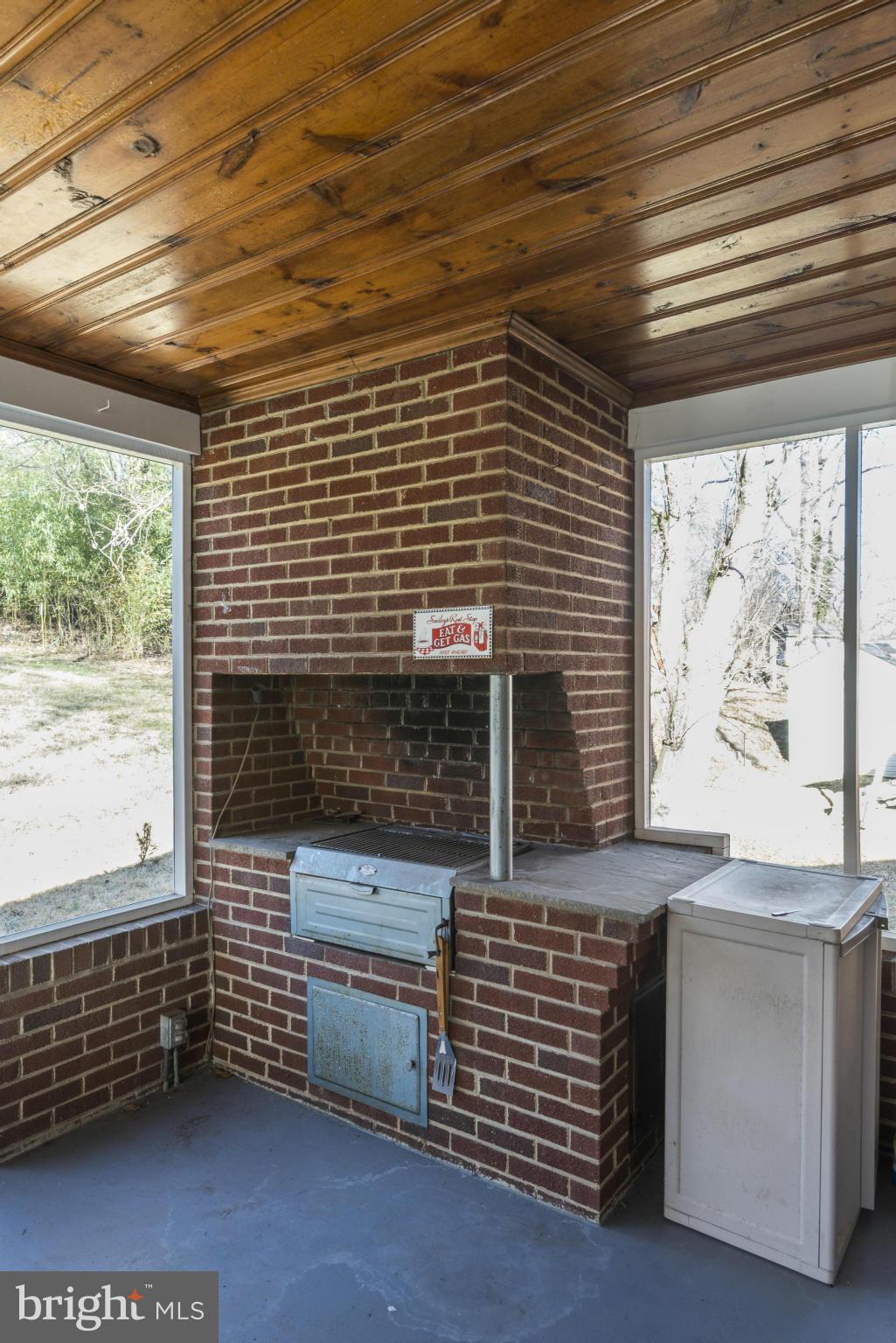 9307 Compton Street Silver Spring, MD 20901 - Photo 19 of 28 Built-in Grille