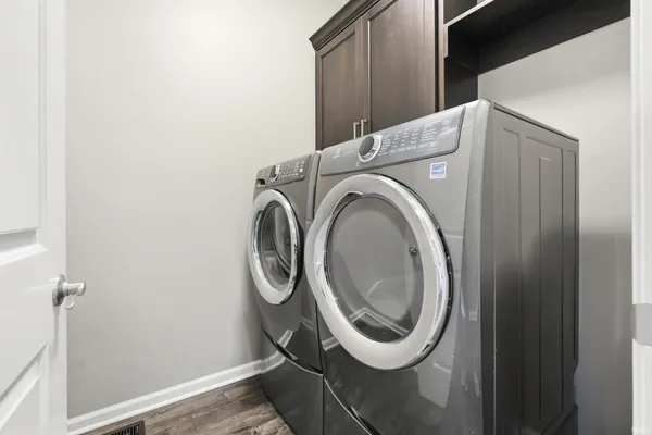 $379,900 | 9892 Oak Trail Road, Fort Wayne, IN 46825