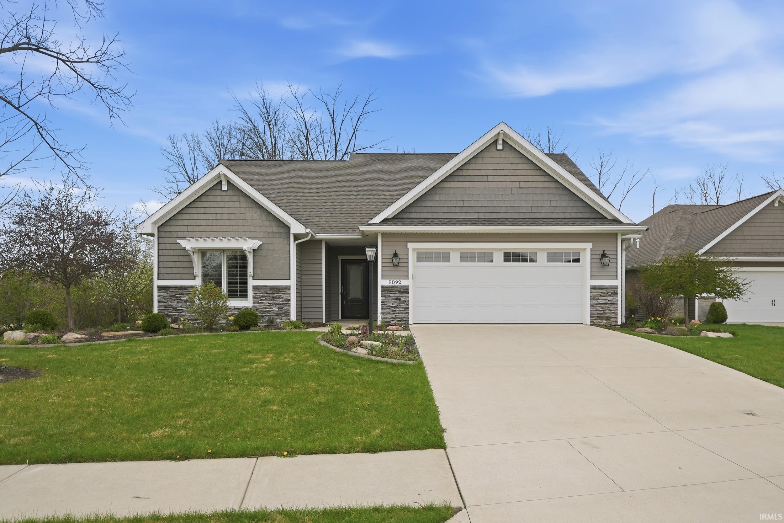 9892 Oak Trail Road Fort Wayne, IN 46825 - Photo 2 of 32