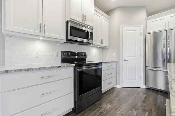 $379,900 | 9892 Oak Trail Road, Fort Wayne, IN 46825