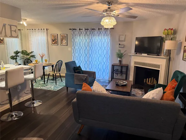 $1,600 | 2120 El Paseo Street, Unit 207, Houston, TX 77054