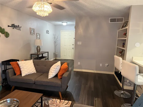 $1,600 | 2120 El Paseo Street, Unit 207, Houston, TX 77054