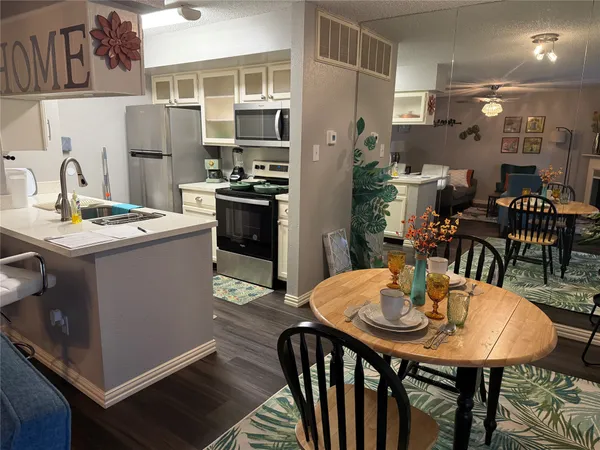 $1,600 | 2120 El Paseo Street, Unit 207, Houston, TX 77054