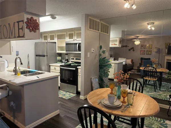 $1,600 | 2120 El Paseo Street, Unit 207, Houston, TX 77054