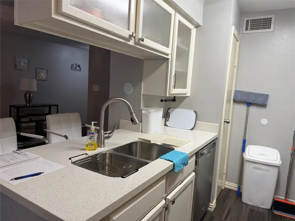 $1,600 | 2120 El Paseo Street, Unit 207, Houston, TX 77054